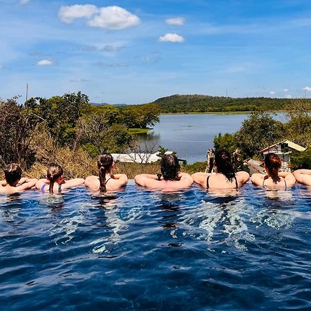 Sundown Lake Hotel & Spa Habarana Ngoại thất bức ảnh