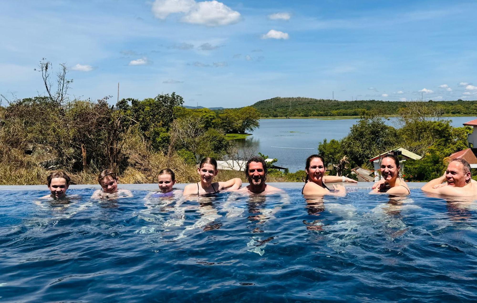 Sundown Lake Hotel & Spa Habarana Ngoại thất bức ảnh