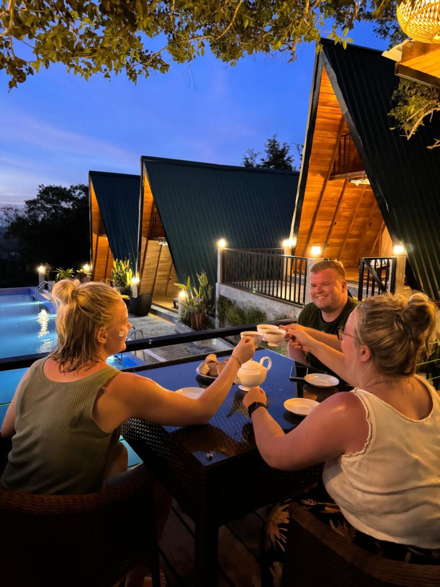 Sundown Lake Hotel & Spa Habarana Ngoại thất bức ảnh
