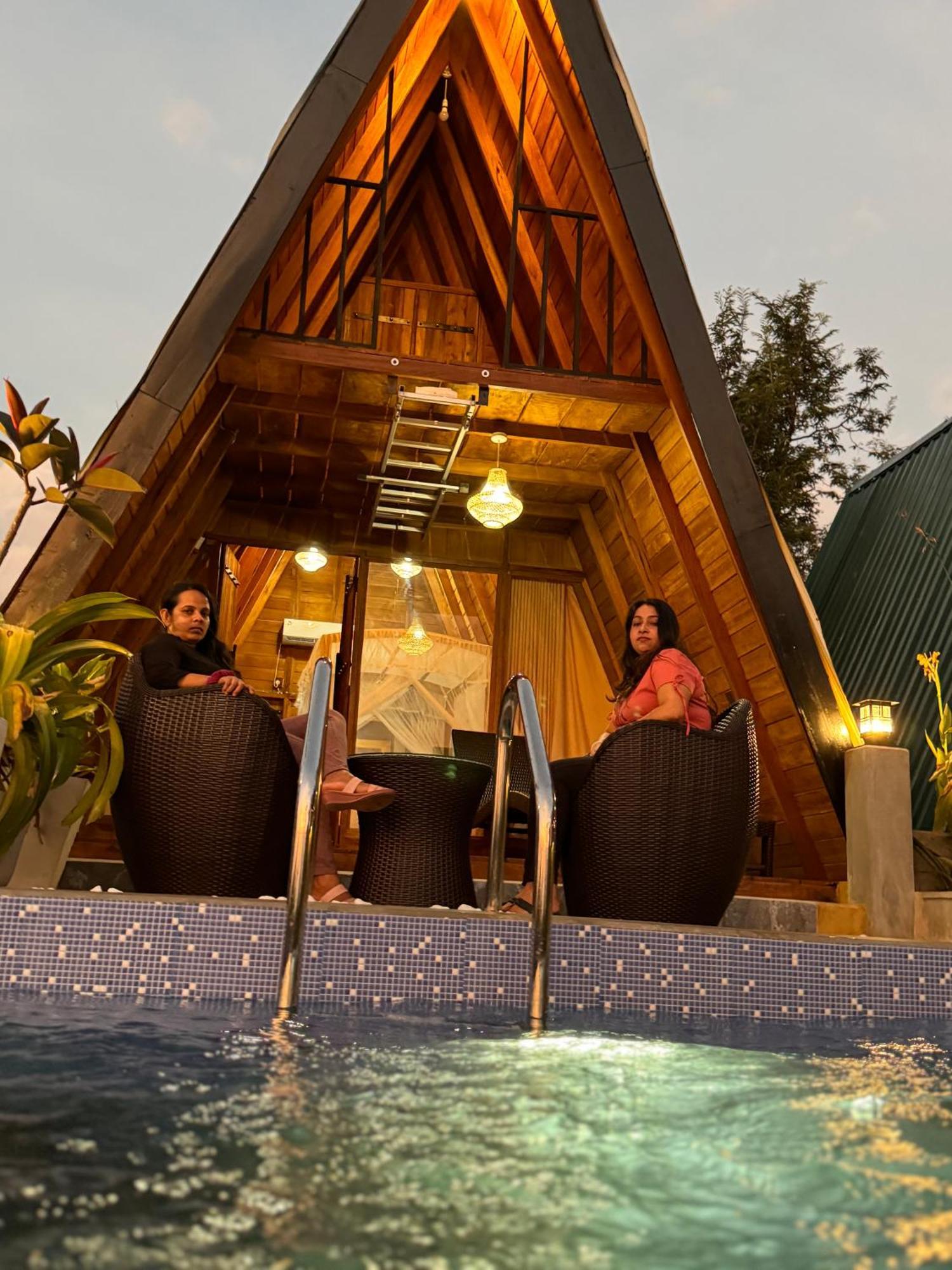 Sundown Lake Hotel & Spa Habarana Ngoại thất bức ảnh
