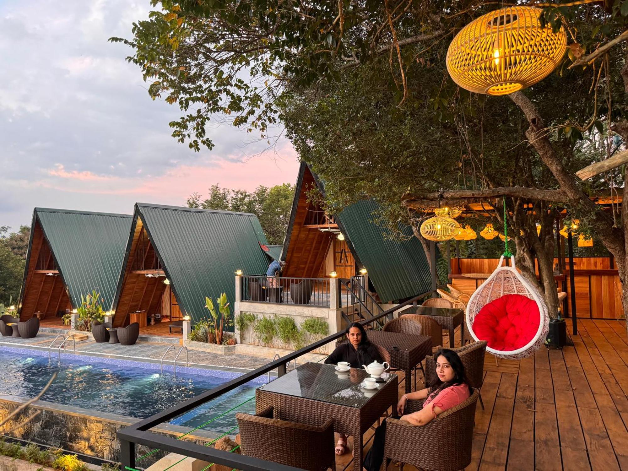Sundown Lake Hotel & Spa Habarana Ngoại thất bức ảnh